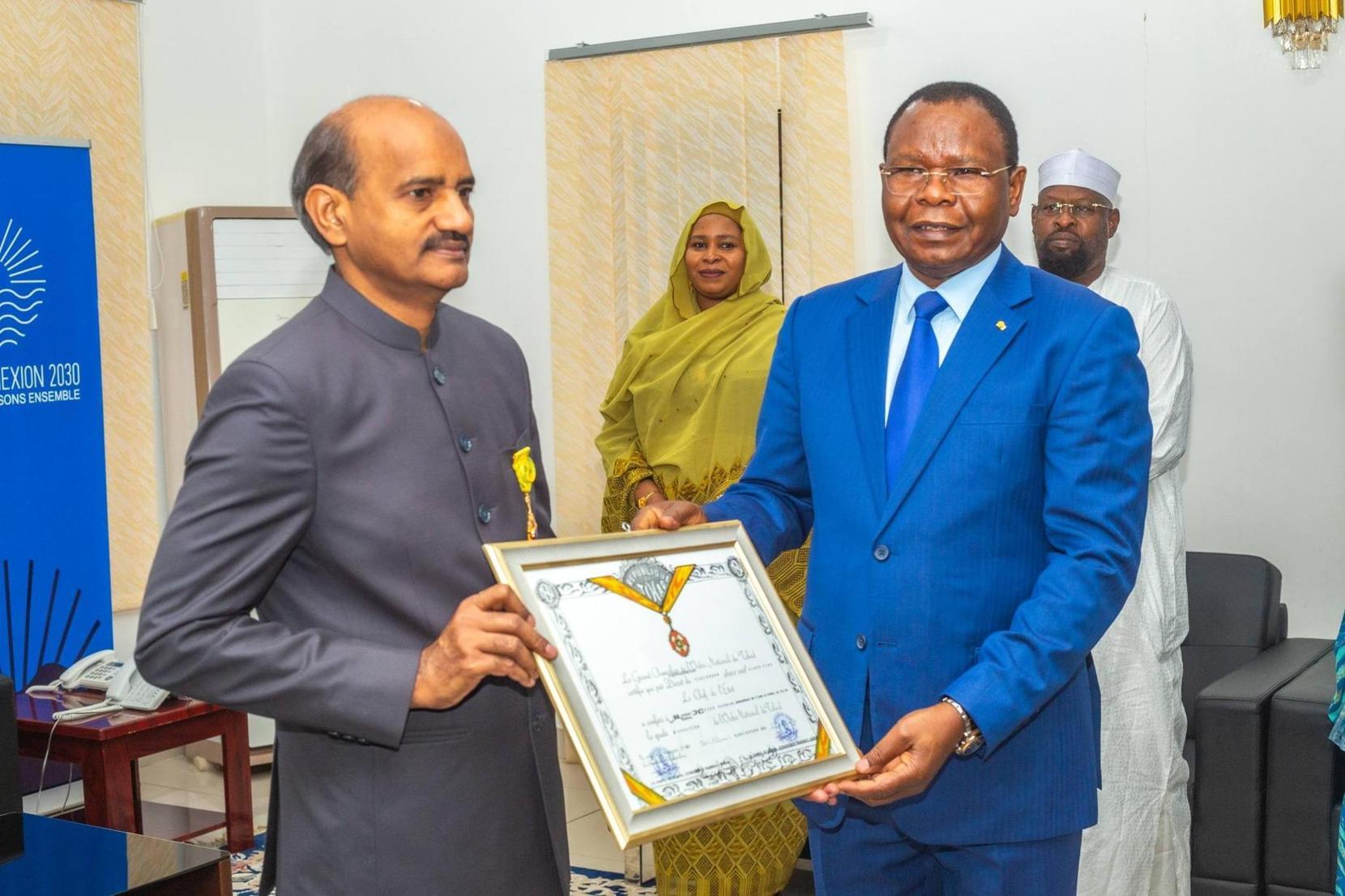 Ambassadeur Indien Dr. Hifzur Rahman Élevé Officier Ambassadeur Indien Dr. Hifzur Rahman Élevé Officier