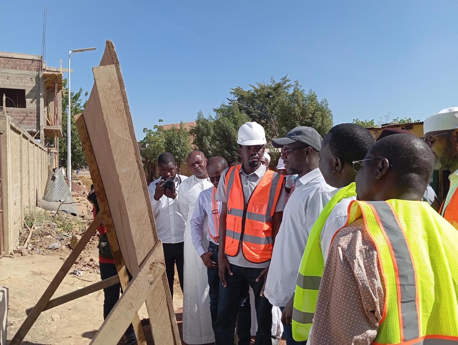 Infrastructures: Inspection des Chantiers Routiers À N'Djamena Infrastructures: Inspection des Chantiers Routiers À N'Djamena