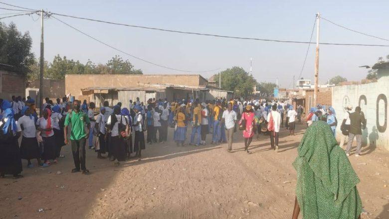 Manifestations D'Élèves Après La Grève Des Enseignants Manifestations D'Élèves Après La Grève Des Enseignants