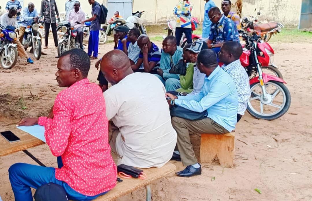 Mandoul Les Militants Du SET En Grève Mandoul Les Militants Du SET En Grève