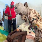 Le commandant de la force mixte Tchad–République centrafricaine fait évacuer deux soldats blessés lors des affrontements contre des rebelles survenus jeudi dernier à Korbol Le commandant de la force mixte Tchad–République centrafricaine fait évacuer deux soldats blessés lors des affrontements contre des rebelles survenus jeudi dernier à Korbol