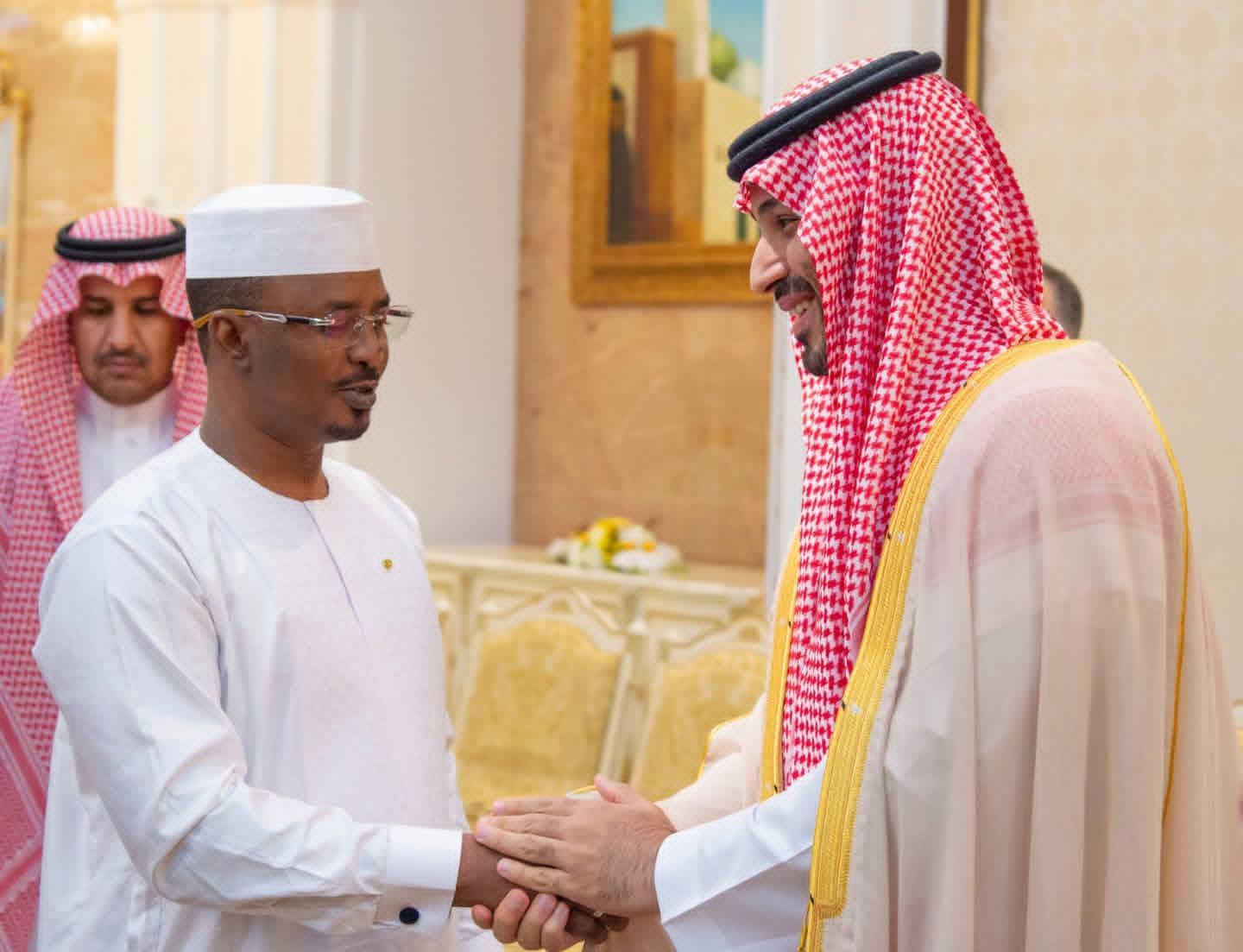 Le Maréchal Mahamat Idriss Deby reçu par le prince héritier saoudien Mohammed ben Salmane Le Maréchal Mahamat Idriss Deby reçu par le prince héritier saoudien Mohammed ben Salmane