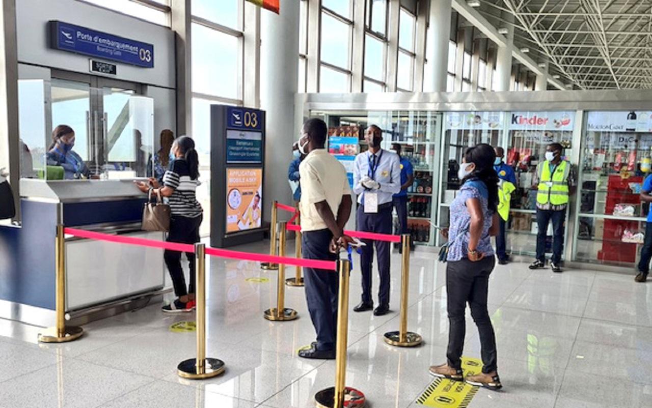 Togo-Franchises douanières à l’aéroport de Lomé : Un sondage lancé pour avoir l’avis des Togolais de la diaspora sur les nouvelles taxes de l’OTR Togo-Franchises douanières à l’aéroport de Lomé : Un sondage lancé pour avoir l’avis des Togolais de la diaspora sur les nouvelles taxes de l’OTR