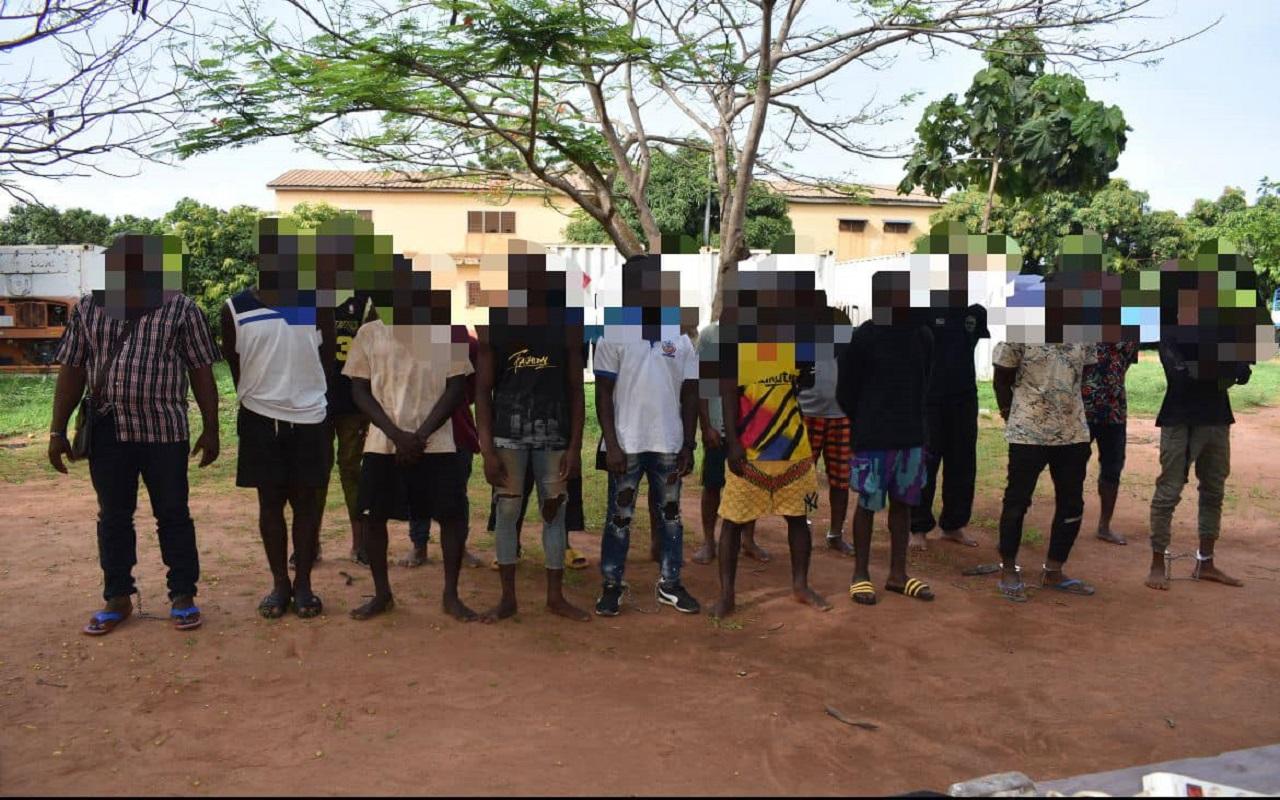Togo-Un réseau de braqueurs démantelé à Lomé, des motos, une voiture et plusieurs objets compromettants saisis Togo-Un réseau de braqueurs démantelé à Lomé, des motos, une voiture et plusieurs objets compromettants saisis