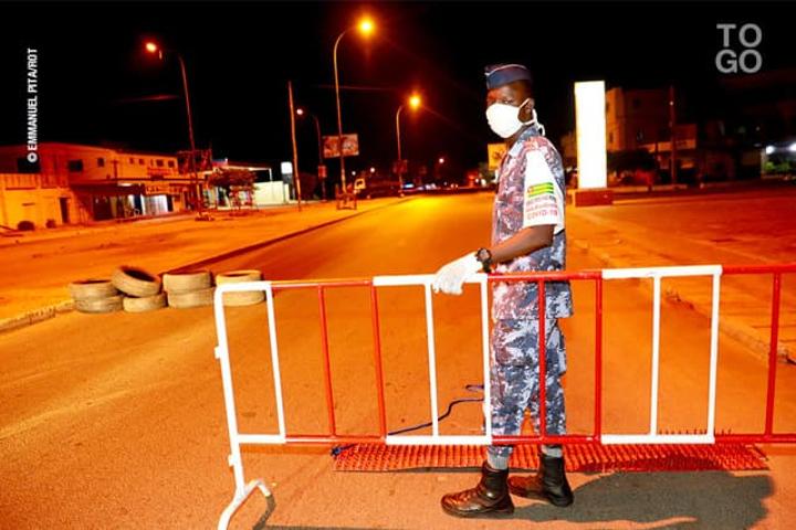 Togo : Le corps de la jeune couturière Afi Dzijokou, décédée lors des couvre-feux, toujours à la morgue Togo : Le corps de la jeune couturière Afi Dzijokou, décédée lors des couvre-feux, toujours à la morgue