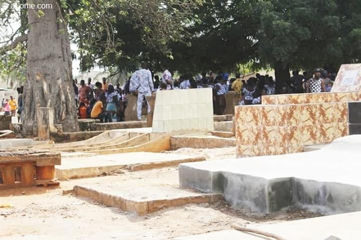 Togo/Cimetière de Bè-Kpota : Un privé rackette les visiteurs Togo/Cimetière de Bè-Kpota : Un privé rackette les visiteurs