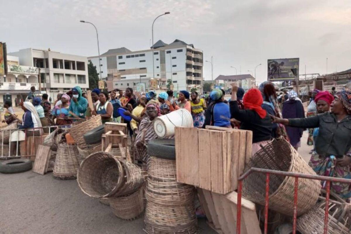 Togo-Les commerçantes du marché d’Agoè-Assiyéyé, vent debout contre les conteneurs de la Mairie d’Agoè-nyivé 1 Togo-Les commerçantes du marché d’Agoè-Assiyéyé, vent debout contre les conteneurs de la Mairie d’Agoè-nyivé 1