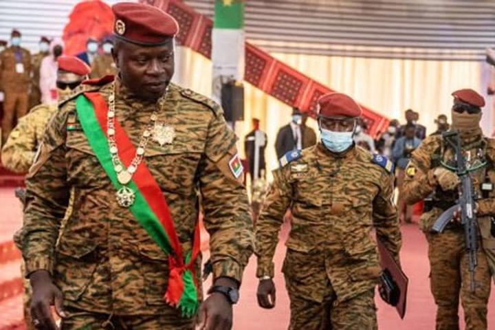 Au summum des contradictions et incohérences dissimulées dans la propagande politique nauséeuse : Togo, terre d’hospitalité avec des centaines d’exilés Au summum des contradictions et incohérences dissimulées dans la propagande politique nauséeuse : Togo, terre d’hospitalité avec des centaines d’exilés