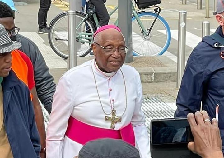 Mgr Philipe Fanoko Kpodzro: Exilé politique jusqu’à ce que mort s’ensuive? Est-ce le plan de Faure Gnassingbé? Mgr Philipe Fanoko Kpodzro: Exilé politique jusqu’à ce que mort s’ensuive? Est-ce le plan de Faure Gnassingbé?