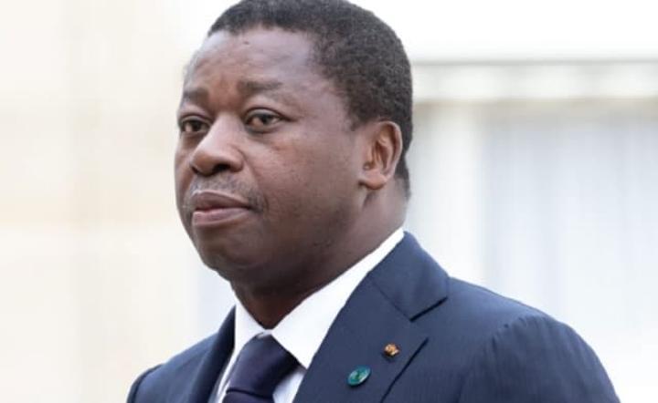 Après le folklore de la médiation, Faure Gnassingbé désormais face à son destin: sortir par la grande ou la petite porte? Après le folklore de la médiation, Faure Gnassingbé désormais face à son destin: sortir par la grande ou la petite porte?