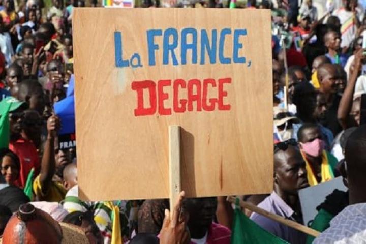 Afrique : Le sentiment anti-français est à l’origine du retrait des banques françaises du continent africain Afrique : Le sentiment anti-français est à l’origine du retrait des banques françaises du continent africain