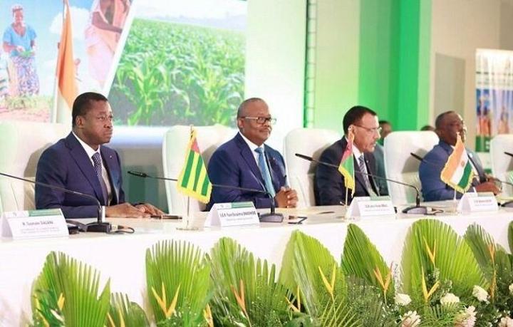 Table ronde de haut niveau sur les engrais et la santé des sols à Lomé : Faure et son diagnostic impeccable aux antipodes des réalités décapantes Table ronde de haut niveau sur les engrais et la santé des sols à Lomé : Faure et son diagnostic impeccable aux antipodes des réalités décapantes