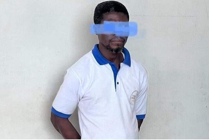 Un individu, nommé H. Komi, menuisier âgé de 41 ans, demeurant à Lomé, a été interpellé par la Police. Un individu, nommé H. Komi, menuisier âgé de 41 ans, demeurant à Lomé, a été interpellé par la Police.
