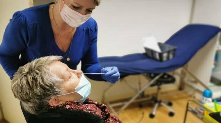 Coronavirus: le Covid-19 refait parler de lui en France avec le variant Eris Coronavirus: le Covid-19 refait parler de lui en France avec le variant Eris