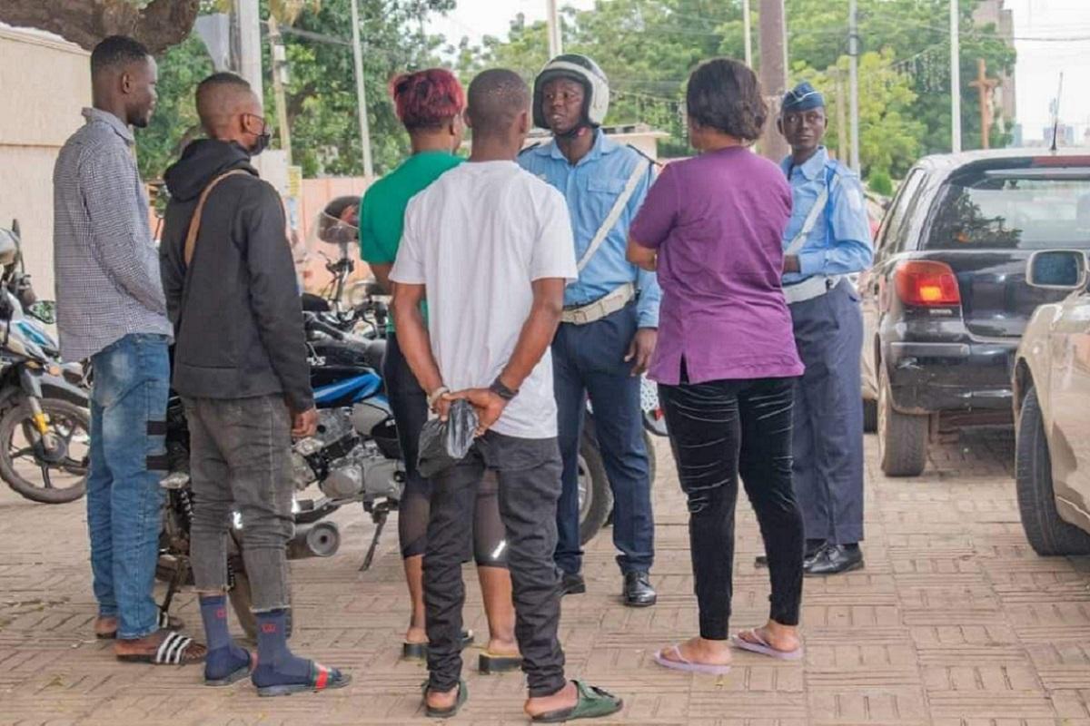 Togo–Opération Casque obligatoire, la Capitale Lomé quadrillée par la Police Togo–Opération Casque obligatoire, la Capitale Lomé quadrillée par la Police
