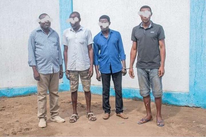 Togo : un groupe de malfaiteurs interpellés par la police ; ils dépouillent les passagers dans les taxis Togo : un groupe de malfaiteurs interpellés par la police ; ils dépouillent les passagers dans les taxis