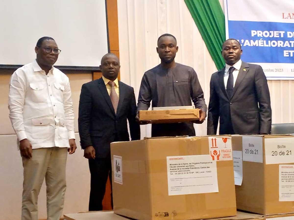 Le Togo reçoit des équipements pour les soins prénatals à distance Le Togo reçoit des équipements pour les soins prénatals à distance