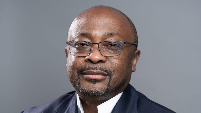 Carrière : Alain Foka quitte RFI pour le Togo Carrière : Alain Foka quitte RFI pour le Togo