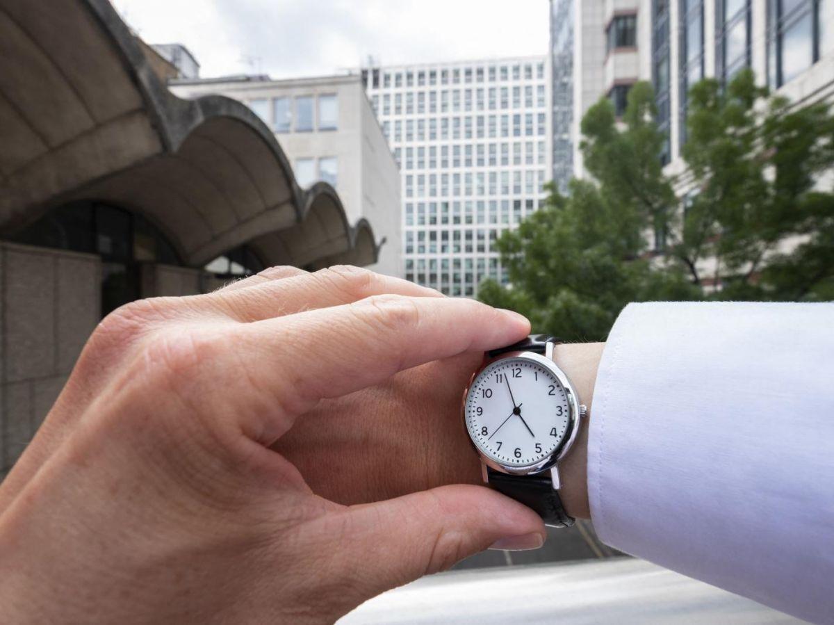 Changement d'heure : enfants, seniors, voyageurs, à chacun ses conseils pour passer le cap en douceur Changement d'heure : enfants, seniors, voyageurs, à chacun ses conseils pour passer le cap en douceur