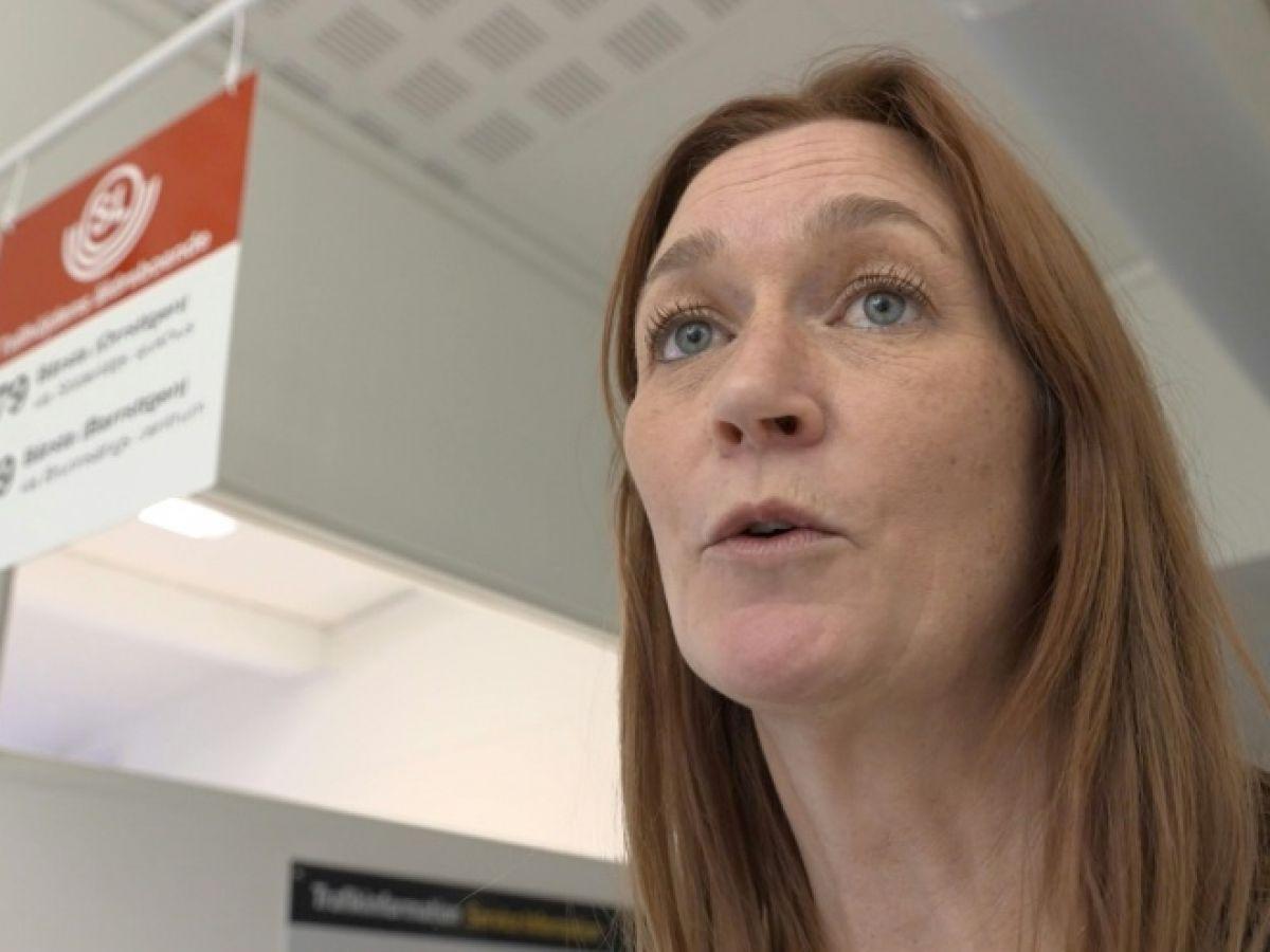 Face à la démence, un arrêt de bus fictif dans le couloir d'une maison de retraite suédoise Face à la démence, un arrêt de bus fictif dans le couloir d'une maison de retraite suédoise