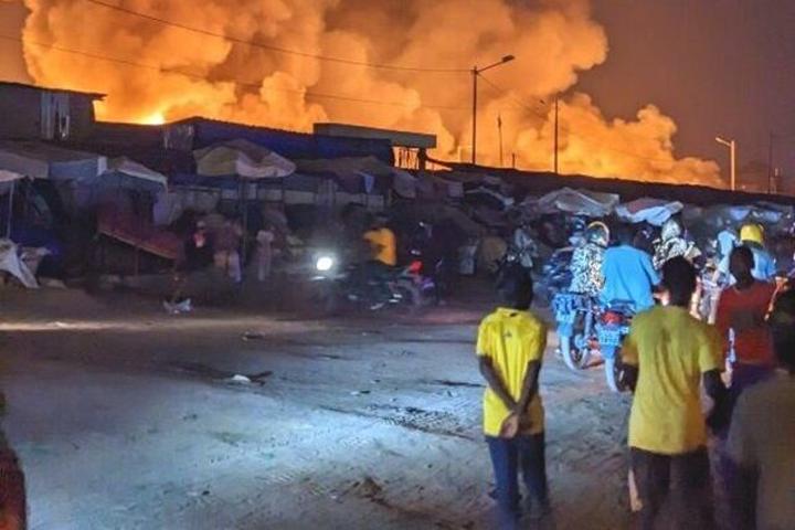 Incendie du marché d’Agoe agoènyive Assiyéyé: relever en urgence les victimes et en finir avec les incendies récurrents de marchés Incendie du marché d’Agoe agoènyive Assiyéyé: relever en urgence les victimes et en finir avec les incendies récurrents de marchés