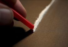 Sniffy : la « cocaïne décocaïnée » génère une polémique et illustre les failles de la lutte contre les addictions en France Sniffy : la "cocaïne décocaïnée" génère une polémique et illustre les failles de la lutte contre les addictions en France