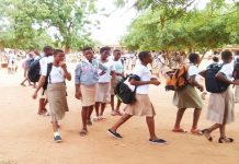 Consommation de la drogue : au Togo, «des élèves escaladent la clôture du cimetière pour aller fumer.» Consommation de la drogue : au Togo, «des élèves escaladent la clôture du cimetière pour aller fumer.»