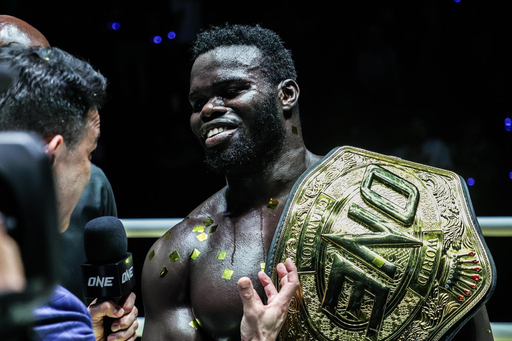 MMA : Reug Reug créé la surprise et arrache le titre de champion du ONE à Anatoly Malykhin MMA : Reug Reug créé la surprise et arrache le titre de champion du ONE à Anatoly Malykhin