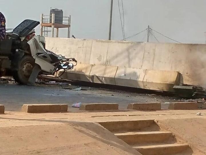 Togo, pays tout risque après les immeubles, une passerelle fait plusieurs morts un audit s’impose à Agbata, Assigamé, Lycée, Adétikopé… Togo, pays tout risque après les immeubles, une passerelle fait plusieurs morts un audit s’impose à Agbata, Assigamé, Lycée, Adétikopé…