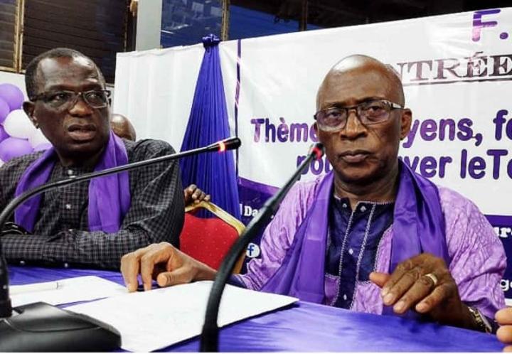 Togo : Le parti FDR dénonce la mise en place du Sénat et annonce son boycott des élections sénatoriales Togo : Le parti FDR dénonce la mise en place du Sénat et annonce son boycott des élections sénatoriales