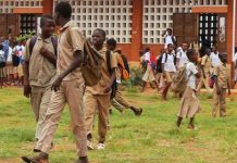 Douzaine de CEG Devenant Lycées à Cycle Complet Douzaine de CEG Devenant Lycées à Cycle Complet