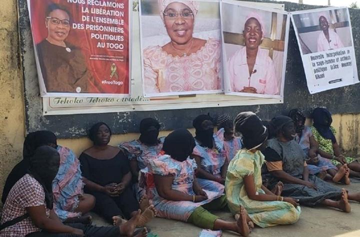 Femmes Des Démocrates Au Togo En Grève De La Faim Femmes Des Démocrates Au Togo En Grève De La Faim