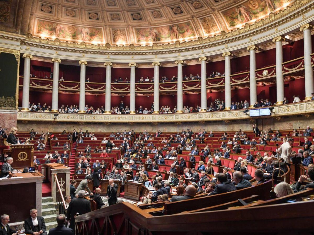 Alcool À L'Assemblée Nationale: Rapport Sur Le Respect De La Loi Alcool À L'Assemblée Nationale: Rapport Sur Le Respect De La Loi