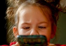 INTERVIEW. « Il Faut Éviter les Écrans à L’école Primaire » INTERVIEW. "Il Faut Éviter les Écrans à L'école Primaire"