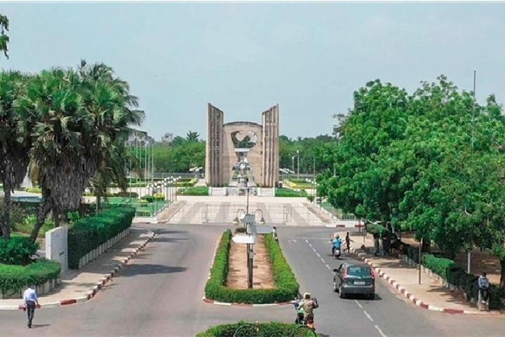 Sommets et Fora: Un Disque Rayé Pour le Togo Sommets et Fora: Un Disque Rayé Pour le Togo