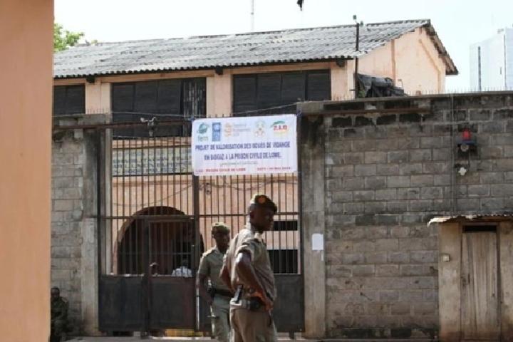 Gestion Mortifère Des Détenus Malades À Lomé Gestion Mortifère Des Détenus Malades À Lomé
