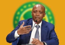 CAF: Patrice Motsepe vend le football africain à la FIFA CAF: Patrice Motsepe vend le football africain à la FIFA