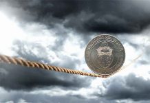 عز الدين سعيدان: الدينار التونسي يواجه خطر تدهور قيمته بشكل أسرع ما بعد الإنتخابات