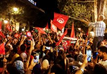 آلاف التونسيين يحتفلون بفوز قيس سعيد احتفالات بفوز قيس سعيد في رئاسية 2019