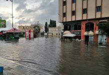 سيارات تغمرها المياه وانجراف شوارع بسبب السيول