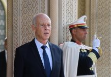 قيس سعيد .. يتماهى مع شعبه ويقنع سامعه