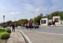 جدل واسع بسبب تنقّل الرئيس قيس سعيّد في سيارة مرسديس- بنز مصفّحة بقيمة مليار ونصف