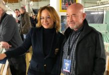 معاريف الإسرائيلية تحتفي بصورة رئيسة اتحاد التنس التونسية سلمى المولهي مع يوني ياروم رئيس إتحاد التنس الإسرائيلي