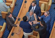 هل ينتخب البرلمان أعضاء المحكمة الدستورية؟