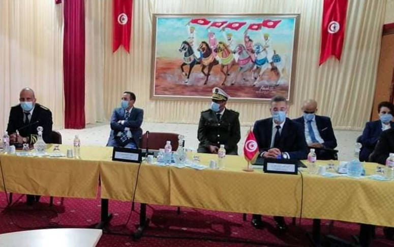 وزير الداخلية يؤكد في موكب تنصيب والي القصرين الجديد على ضرورة أن يعمل الولاة وزير الداخلية يؤكد في موكب تنصيب والي القصرين الجديد على ضرورة أن يعمل الولاة