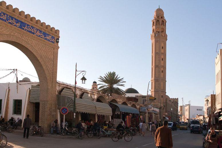 المهرجان الدولي للشعر بتوزر يُطلق مسابقة مخطوط النقد الأدبي