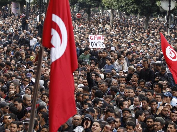 “لوفيغارو” تُقدم حصيلة الثورة: التونسيون في كل مكان يُعدّون موتاهم وسُجناء الرأي.. دمقرطة الفساد والشباب يرغبون في المنفى “لوفيغارو” تُقدم حصيلة الثورة: التونسيون في كل مكان يُعدّون موتاهم وسُجناء الرأي.. دمقرطة الفساد والشباب يرغبون في المنفى