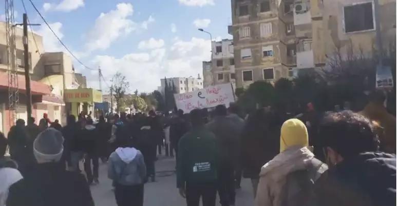 أريانة: مسيرة احتجاجية بالتضامن للمطالبة بإطلاق سراح الموقوفين وتحسين ظروف عيش المتساكنين أريانة: مسيرة احتجاجية بالتضامن للمطالبة بإطلاق سراح الموقوفين وتحسين ظروف عيش المتساكنين