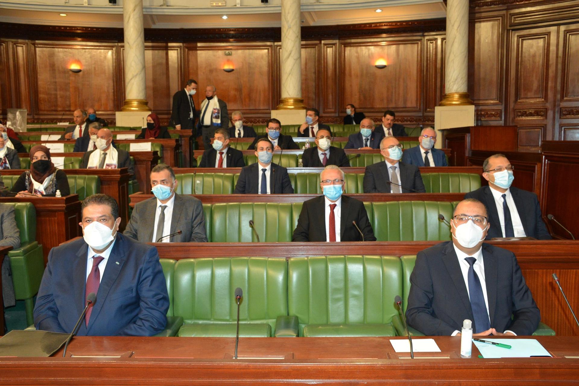 المشيشي: إطلاق “تونس الرقمية” كآلية لإدارة الأزمات..وقريبا مراجعة وإلغاء التراخيص أمام الأنشطة الاقتصادية المشيشي: إطلاق “تونس الرقمية” كآلية لإدارة الأزمات..وقريبا مراجعة وإلغاء التراخيص أمام الأنشطة الاقتصادية