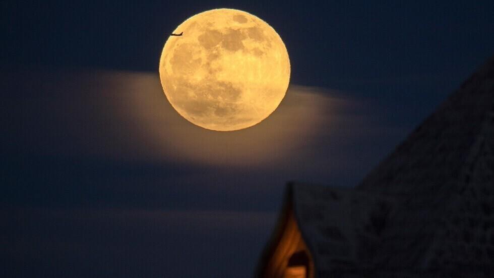 ظاهرة نادرة للقمر ظاهرة نادرة للقمر